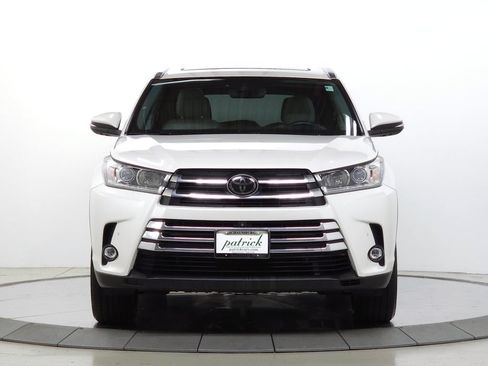 Used 2019 Toyota Highlander Limited Platinum AWD/4WD image 2
