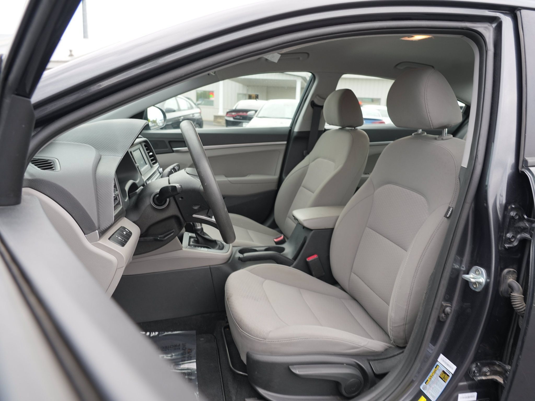 Used 2020 Hyundai Elantra SE FWD image 13