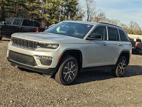New 2025 Jeep Grand Cherokee Limited image 5