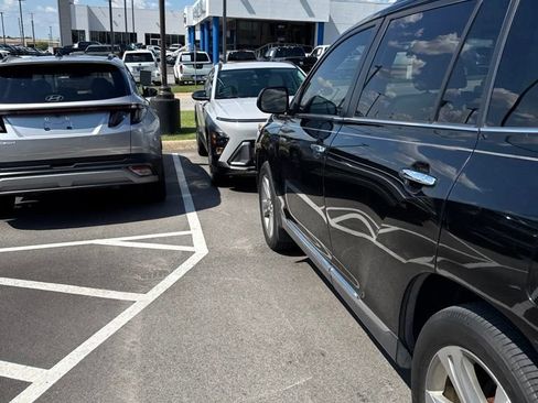 Used 2013 Toyota Highlander Limited AWD/4WD image 8
