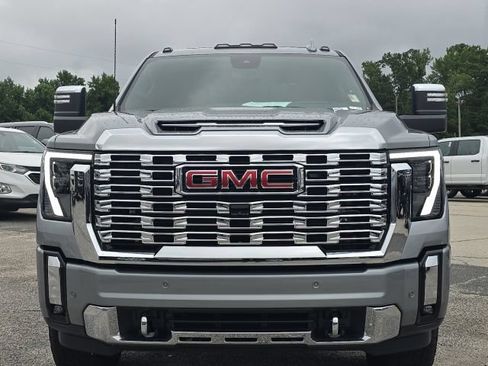 Used 2025 GMC Sierra 2500 Denali w/ Denali Reserve Package AWD/4WD image 8