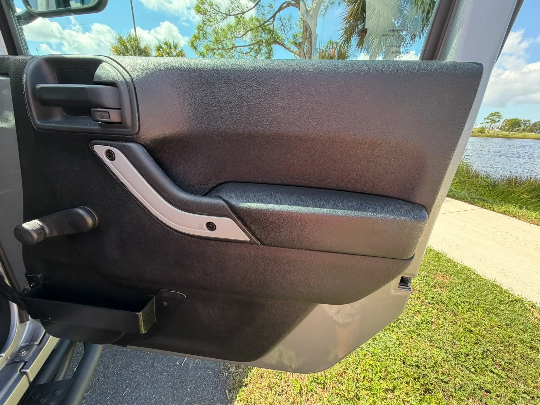 Used 2016 Jeep Wrangler Unlimited Sport w/ Connectivity Group AWD/4WD image 14