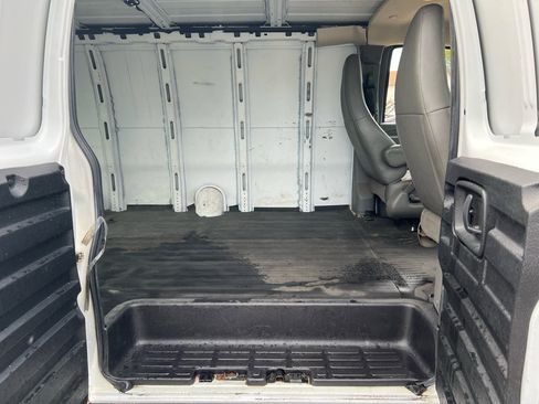Used 2017 GMC Savana 3500 Extended image 14