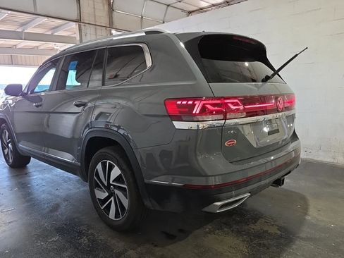 Used 2025 Volkswagen Atlas SEL AWD/4WD image 2