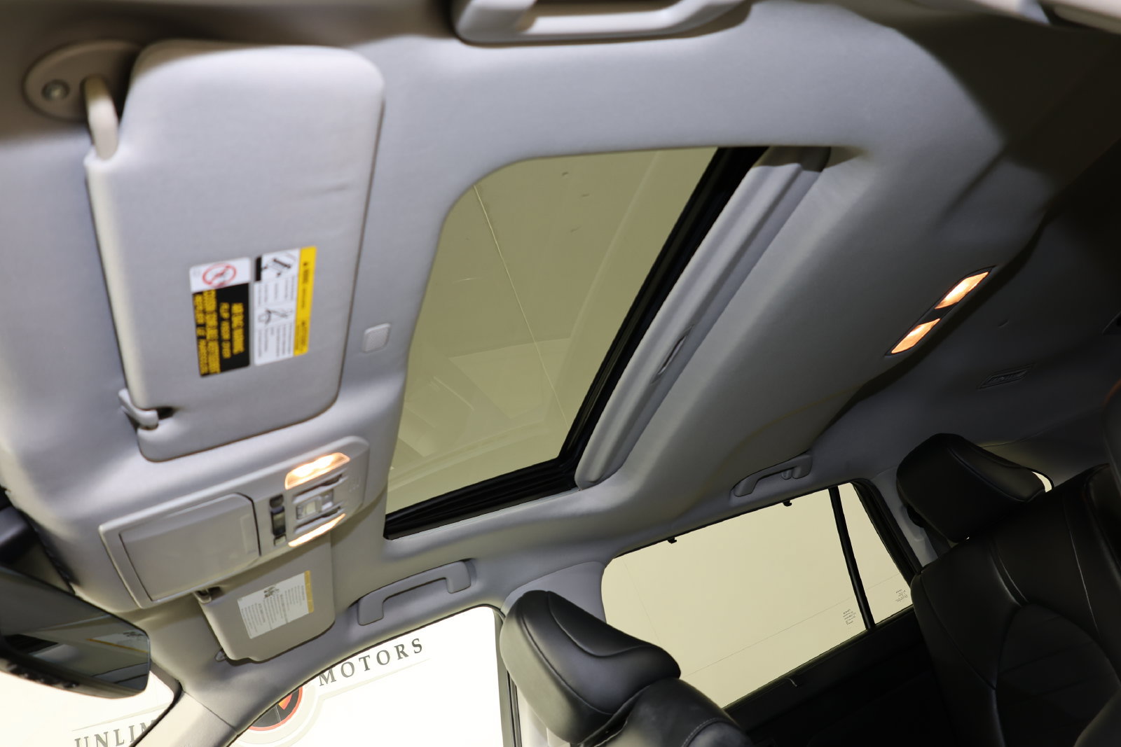 Used 2022 Toyota Highlander XLE AWD/4WD image 13