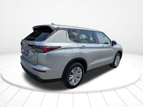 New 2026 Mitsubishi Outlander ES FWD image 4