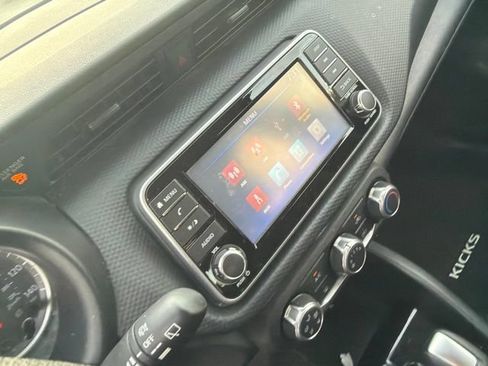 Used 2021 Nissan Kicks S FWD image 3