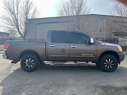 Used 2014 Nissan Titan SL w/ SL Moonroof Package image 6