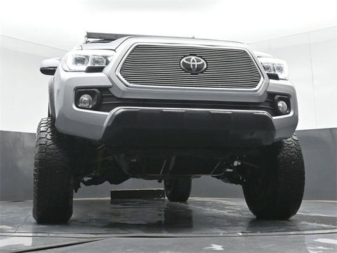 Used 2021 Toyota Tacoma TRD Off-Road image 41
