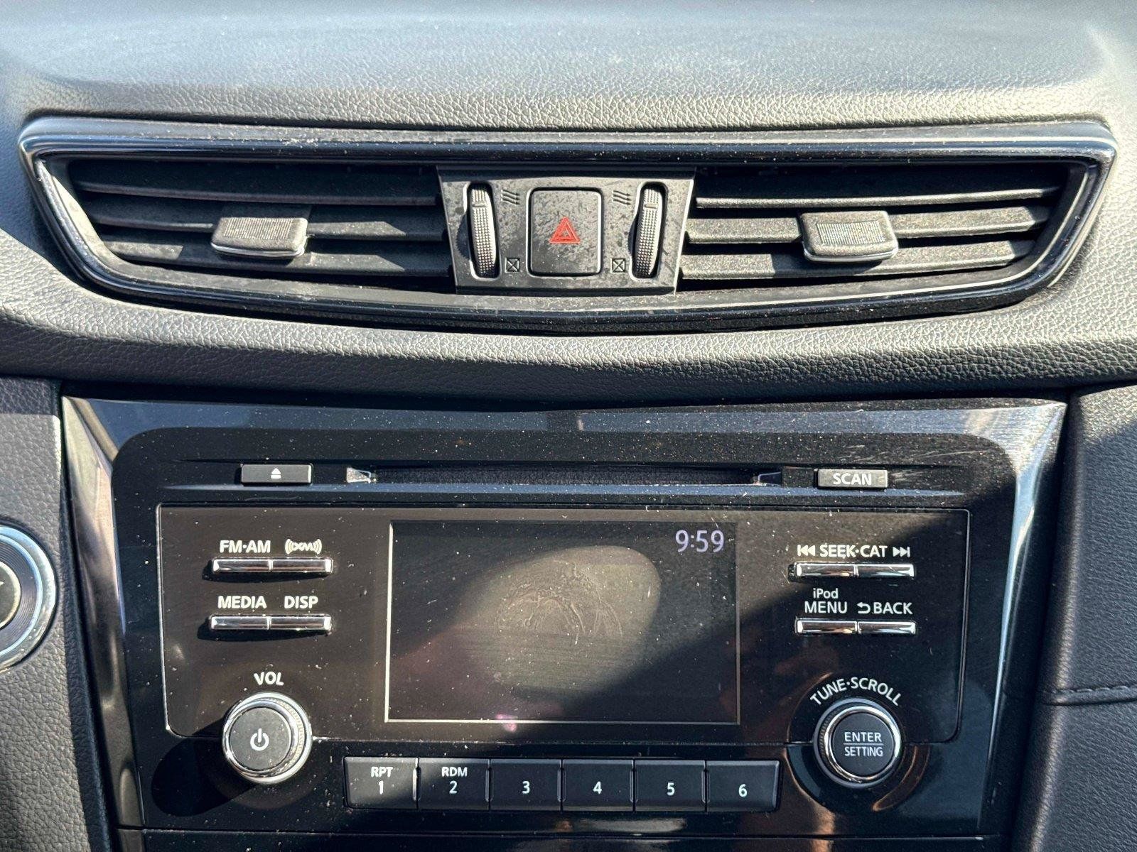 Used 2017 Nissan Rogue SV FWD image 22