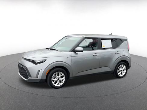 Used 2025 Kia Soul LX w/ LX Technology Package image 8