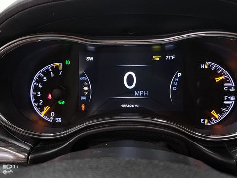 Used 2018 Jeep Grand Cherokee Overland AWD/4WD image 15