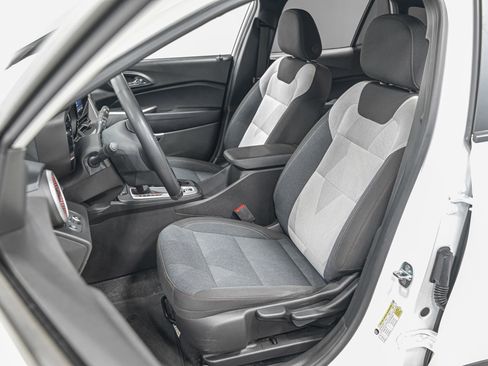 Used 2024 Chevrolet Trax RS image 17