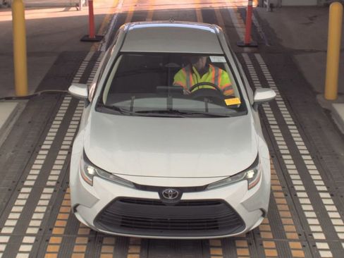 Used 2024 Toyota Corolla LE image 2