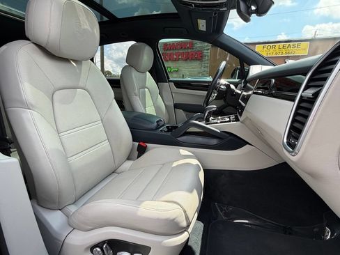 Used 2021 Porsche Cayenne AWD/4WD image 33