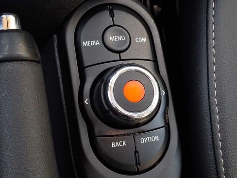 Used 2022 MINI Cooper 4-Door Hardtop FWD image 22