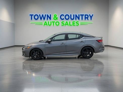 Used 2022 Nissan Sentra SR w/ SR Premium Package FWD image 2