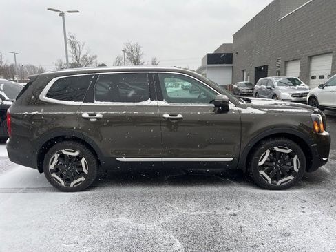 Certified 2025 Kia Telluride S image 3