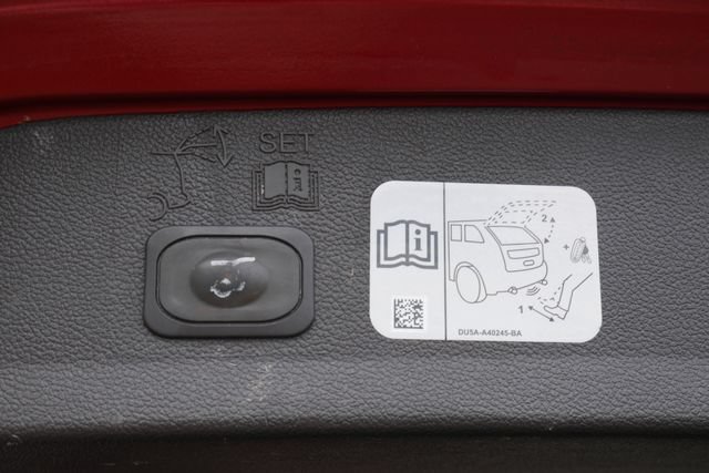 Used 2018 Ford Escape Titanium FWD image 11