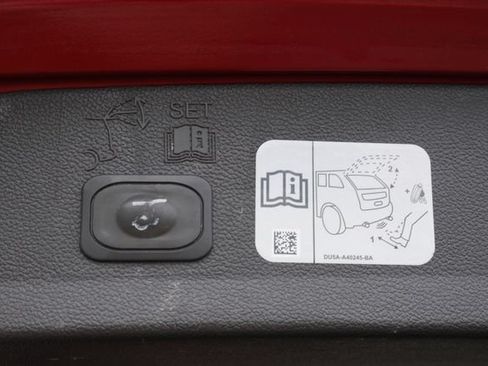 Used 2018 Ford Escape Titanium FWD image 11