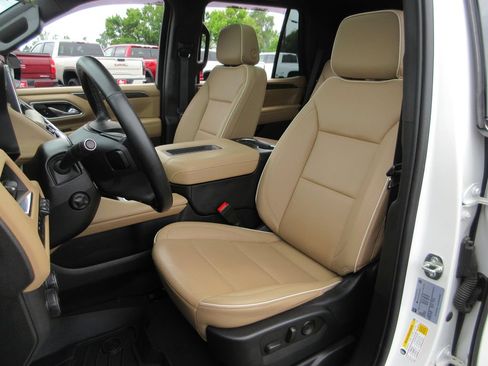 Used 2023 Chevrolet Tahoe Premier w/ Premium Package 2 AWD/4WD image 24
