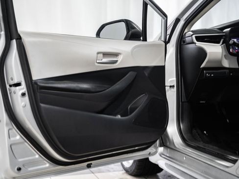 Used 2021 Toyota Corolla LE w/ Carpet Mat Package (TMS) image 29