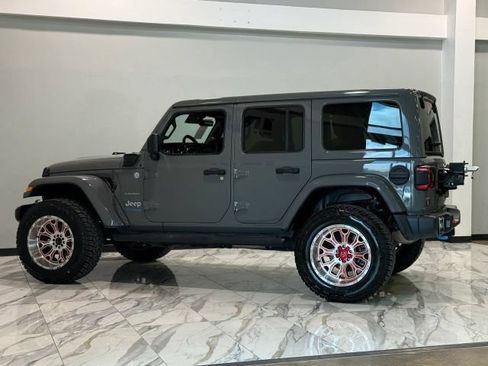 Used 2022 Jeep Wrangler Unlimited Sahara w/ Cold Weather Group AWD/4WD image 10