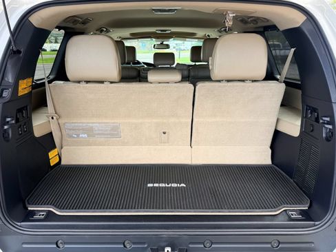 Used 2014 Toyota Sequoia Limited AWD/4WD image 31