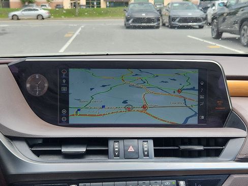 Used 2019 Lexus ES 300h FWD image 17