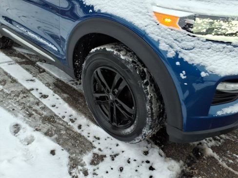 Certified 2023 Ford Explorer XLT w/ Equipment Group 202A image 5