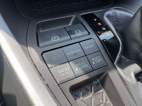 Certified 2023 Toyota RAV4 LE AWD/4WD image 33