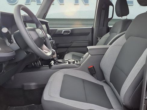 New 2025 Ford Bronco 4-Door image 9