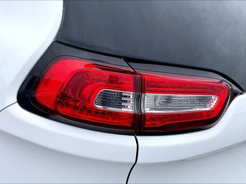 Used 2016 Jeep Cherokee Sport w/ Cold Weather Group image 32