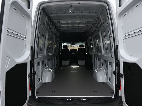 Used 2025 Mercedes-Benz Sprinter 2500 image 29