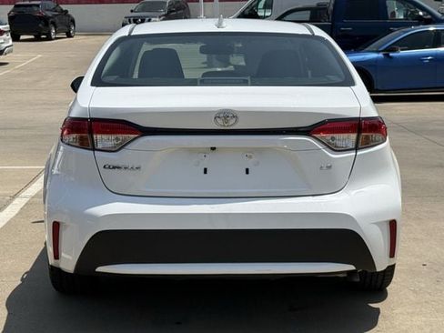 Used 2022 Toyota Corolla LE FWD image 5