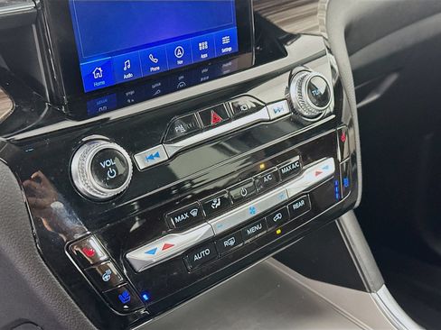 Used 2023 Ford Explorer Limited w/ Hybrid Equipment Group 310A RWD image 16