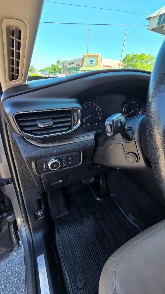 Used 2021 Ford Explorer Limited w/ Equipment Group 301A RWD image 12
