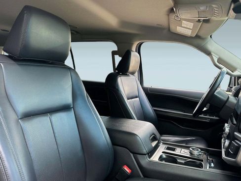 Used 2022 Ford Expedition XLT image 32