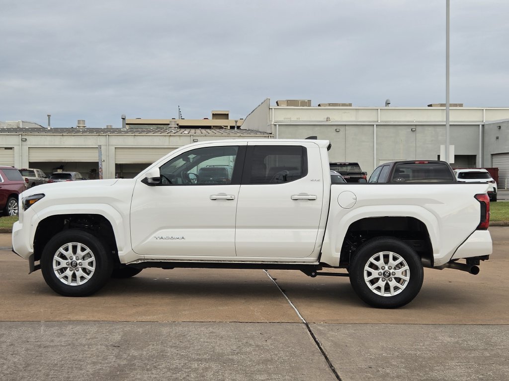 Used 2024 Toyota Tacoma SR5 AWD/4WD image 6