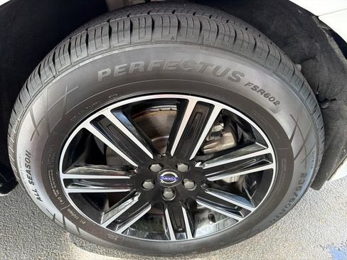 Used 2017 Volvo XC60 T5 Dynamic w/ Preferred Option Package FWD image 12
