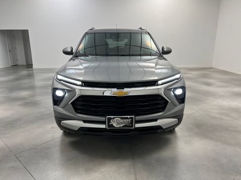 Used 2025 Chevrolet TrailBlazer LT AWD/4WD image 2