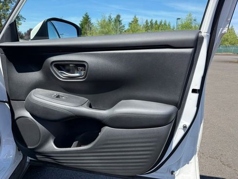 Used 2023 Honda HR-V LX image 24