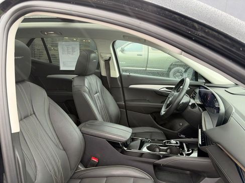 Used 2024 Buick Envision Avenir AWD/4WD image 9