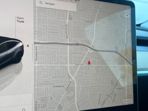 Used 2023 Tesla Model Y Performance image 19