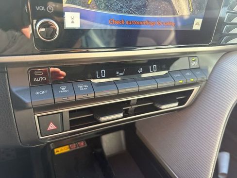 Used 2025 Toyota Camry SE w/ Convenience Package image 11