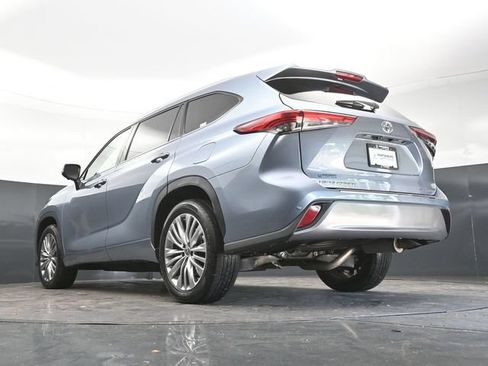 Used 2023 Toyota Highlander Platinum FWD image 33