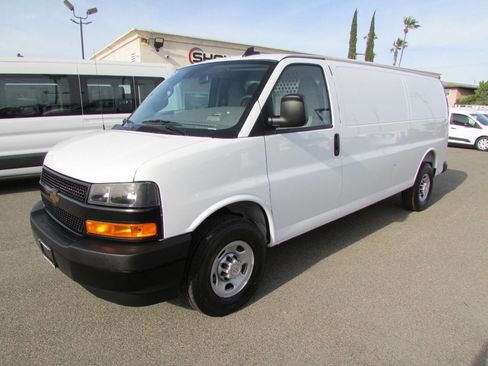 Used 2025 Chevrolet Express 2500 Extended w/ Communications Package image 4