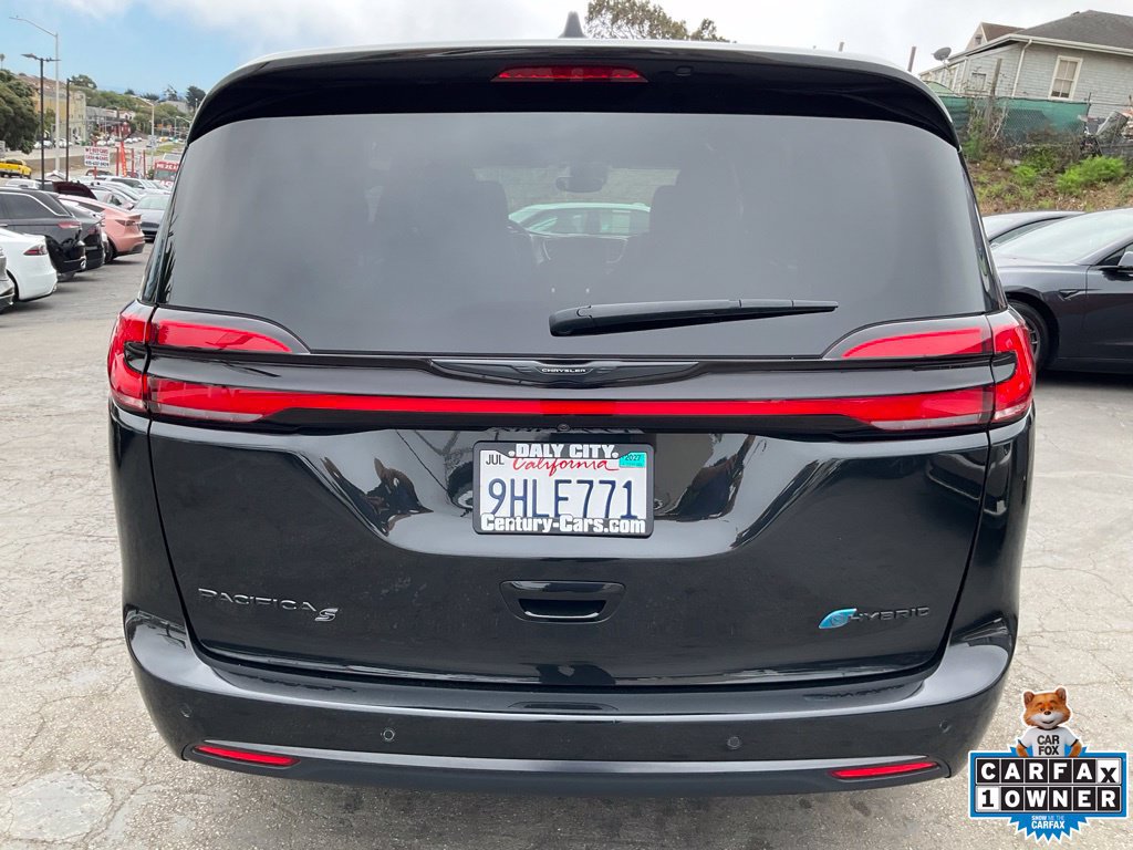 Used 2023 Chrysler Pacifica Limited w/ Uconnect Theater Family Group FWD image 4