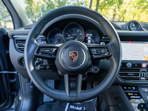 Certified 2025 Porsche Macan image 26