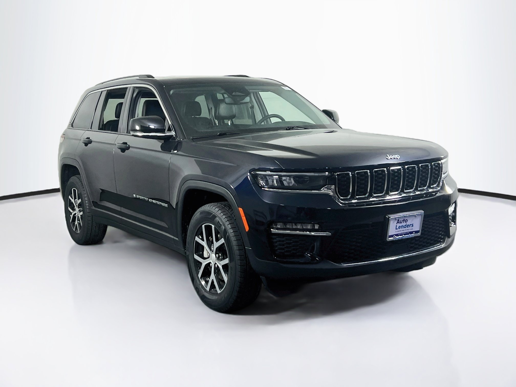 Used 2023 Jeep Grand Cherokee Limited AWD/4WD image 3